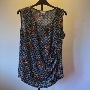 Geometric print sleeveless shirt with floral detail M